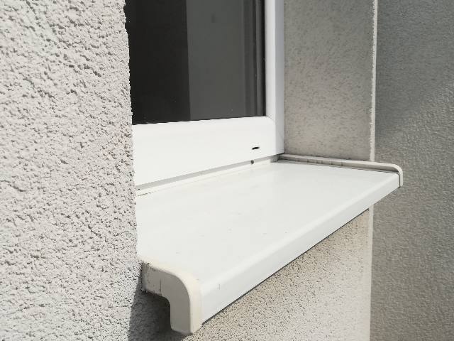 Bijela aluminijska prozorska klupica